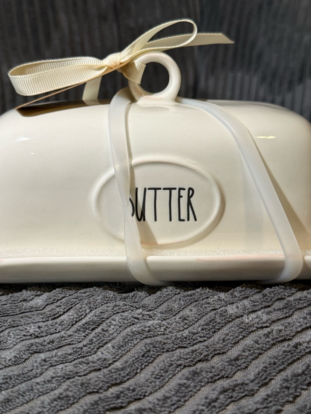 Rae Dunn White Ceramic Butter Dish with Rustic Pink Accents- FARMHOUSE - NWT - Picture 7 of 8